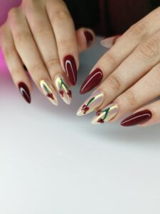 manicure z roślinkami
